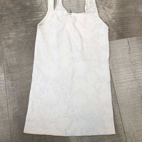 Aritzia Talula Bowie Tank - Picture 3 of 6